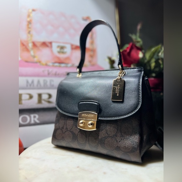 COACH AVARY CROSSBODY IN SIGNATURE CANVAS EUC - Picture 3 of 17